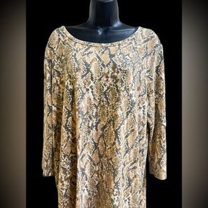Elegant Snake Print Crew Neck Sweater in Tan⭐️NEW⭐️